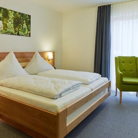 Bed and Breakfast Weinhaus Am Schieferfels Veldenz Esterno foto